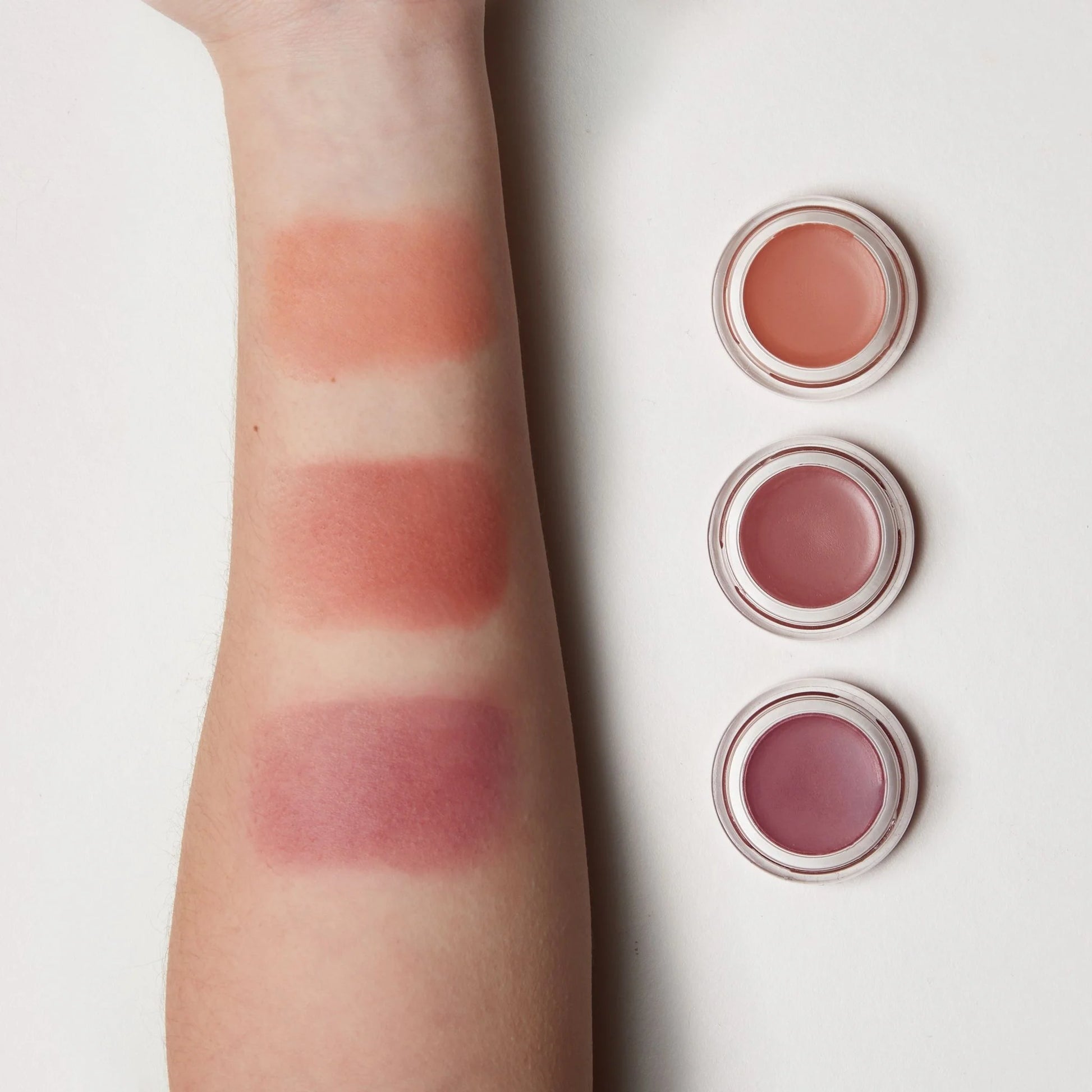 Colorete tono rosa, rojo y naranja saigu cosmetics