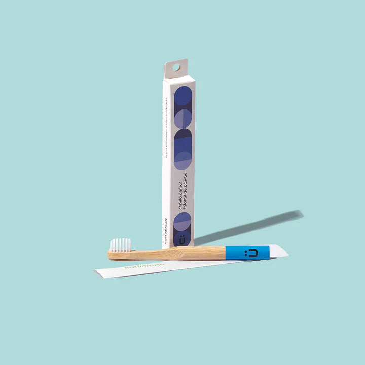 cepillo de dientes azul de bambú para niños