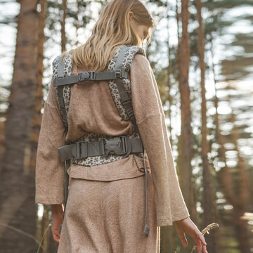 Mochila de porteo One, Leo. Love&Carry
