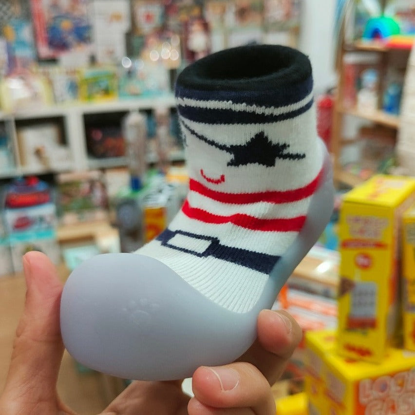 zapatillas de calcetin con dibujo de pirata