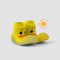 zapatillas amarillas de calcetin para niños pequeños